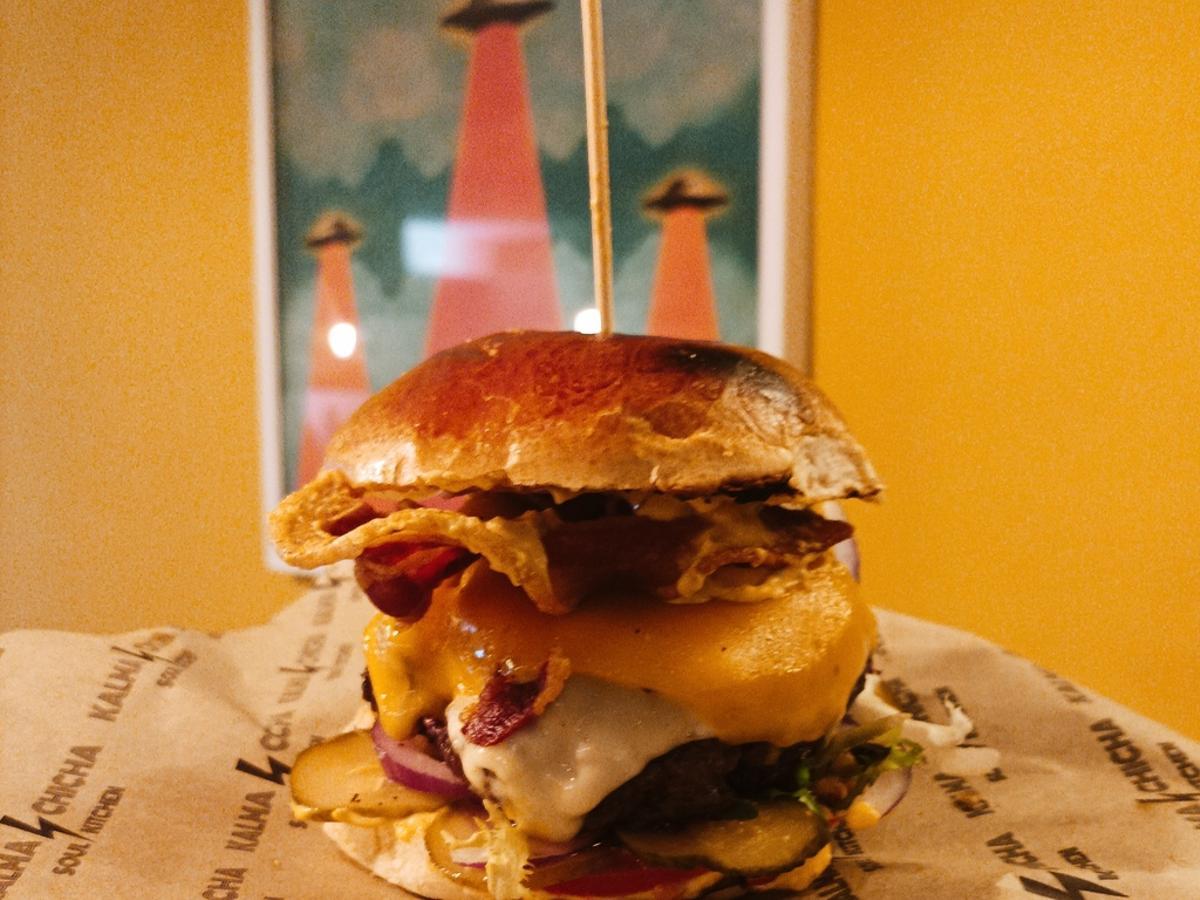 Hamburguesa Kalmachicha.