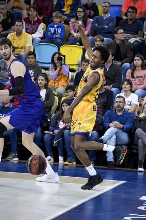 09-02-20 DEPORTES. PABELLON GRAN CANARIA ARENAS. SIETE PALMAS. LAS PALMAS DE GRAN CANARIA. Partido de baloncesto entre los equipos del Herbaife GC y el Barcelona.    Fotos: Juan Castro.