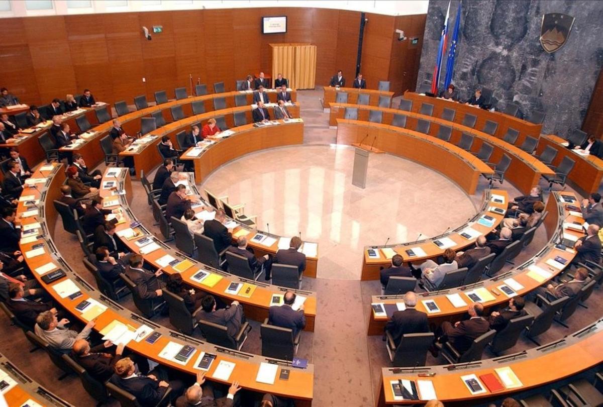 jjubierre2334330 slovenia s lawmakers attend the opening session of the parli171010173214