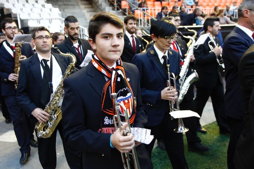 'L'entrà' de la Unión Musical Alcublana recibe a los héroes del Camp Nou