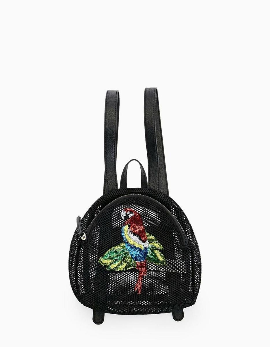 Mochila con detalle de lentejuelas de Stradivarius (Precio: 9.99 euros)