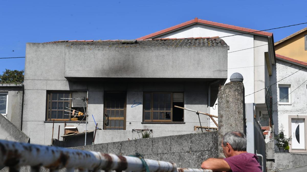 La vivienda calcinada en Arteixo donde fue encontrado un cuerpo