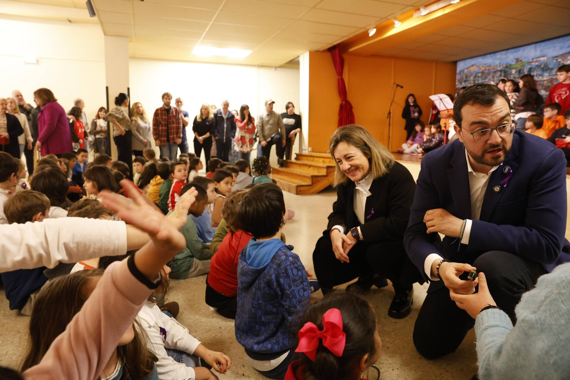 La visita de Adrián Barbón al colegio Lloréu, en Gijón