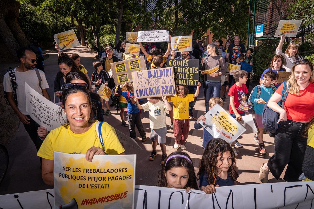 Familias de la escuela Escola Baldiri Reixac se concentrarán ante el dragón del Park Güell junto a alumnos y profesores en una acción conjunta para apoyar las movilizaciones de este mes.