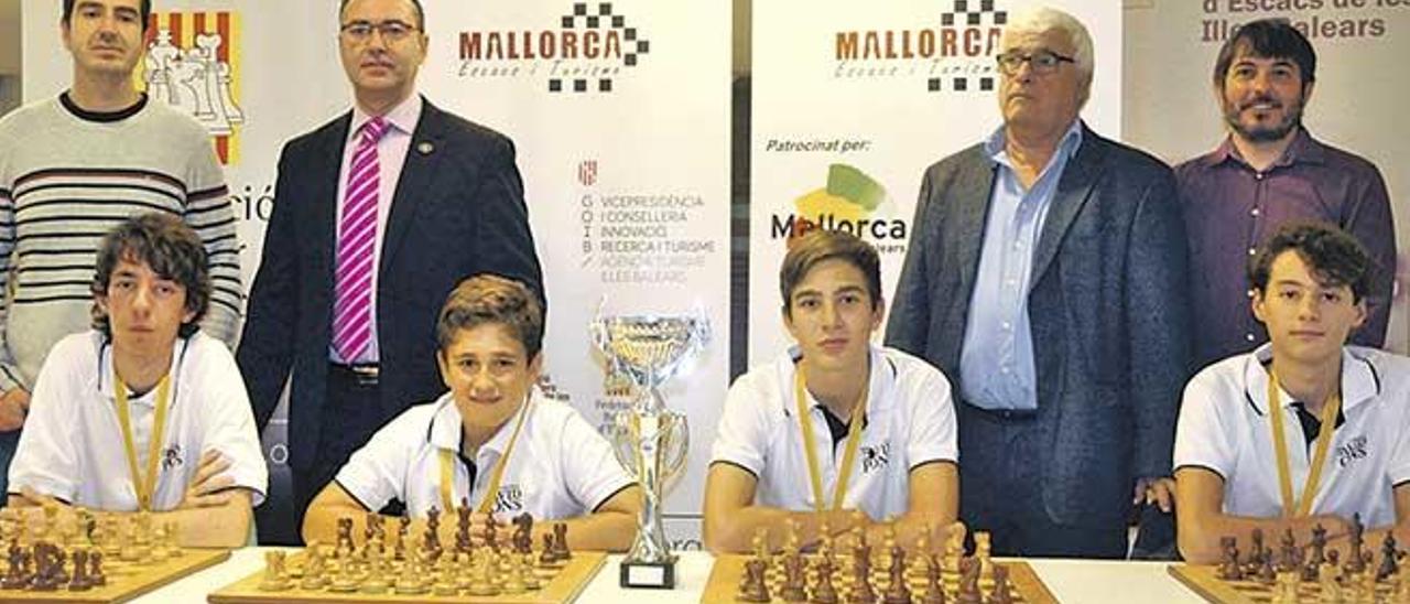 Escuela David Pons de Menorca, campeón del torneo.