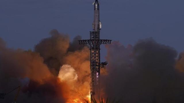 Starship, el megacoet de SpaceX, s’enlaira aquest dimarts en una exitosa missió de prova.