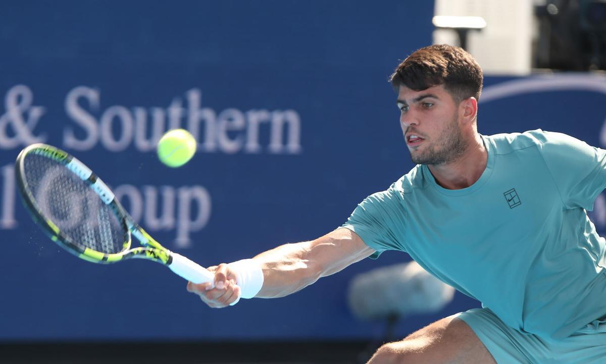 Carlos Alcaraz, durante su debut ante Damir Dzumhur
