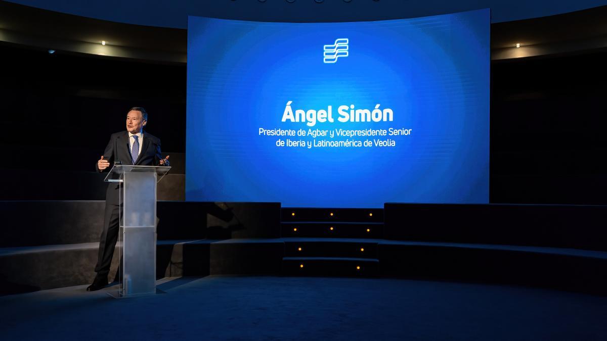 Ángel Simón, presidente de Agbar y vicepresidente senior de Iberia y Latinoamérica de Veolia, en la presentación de la nueva identidad corporativa de Aguas de Alicante.