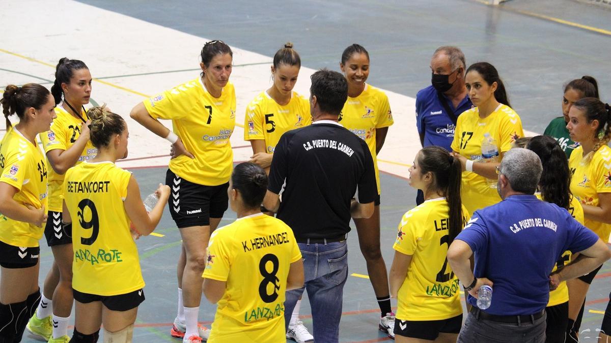 Jugadoras del Club Balonmano Lanzarote Puerto del Carmen.