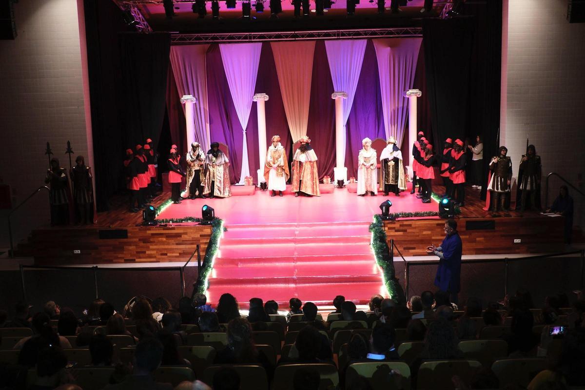 Los Reyes Magos en el auditorio Paco Salvador de Benigànim.