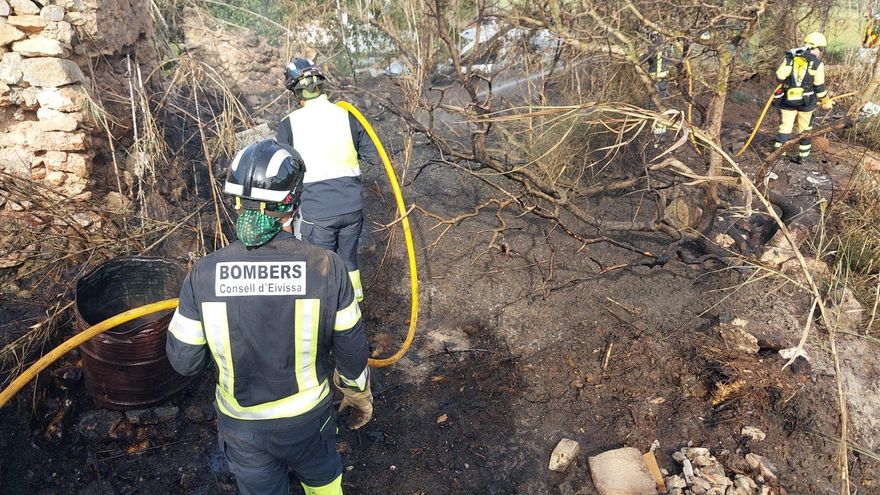 Sofocado un incendio en una zona agrícola de ses Salines