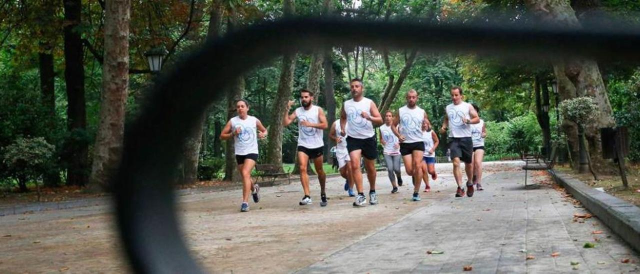 Un grupo de corredores en el Campo San Francisco.