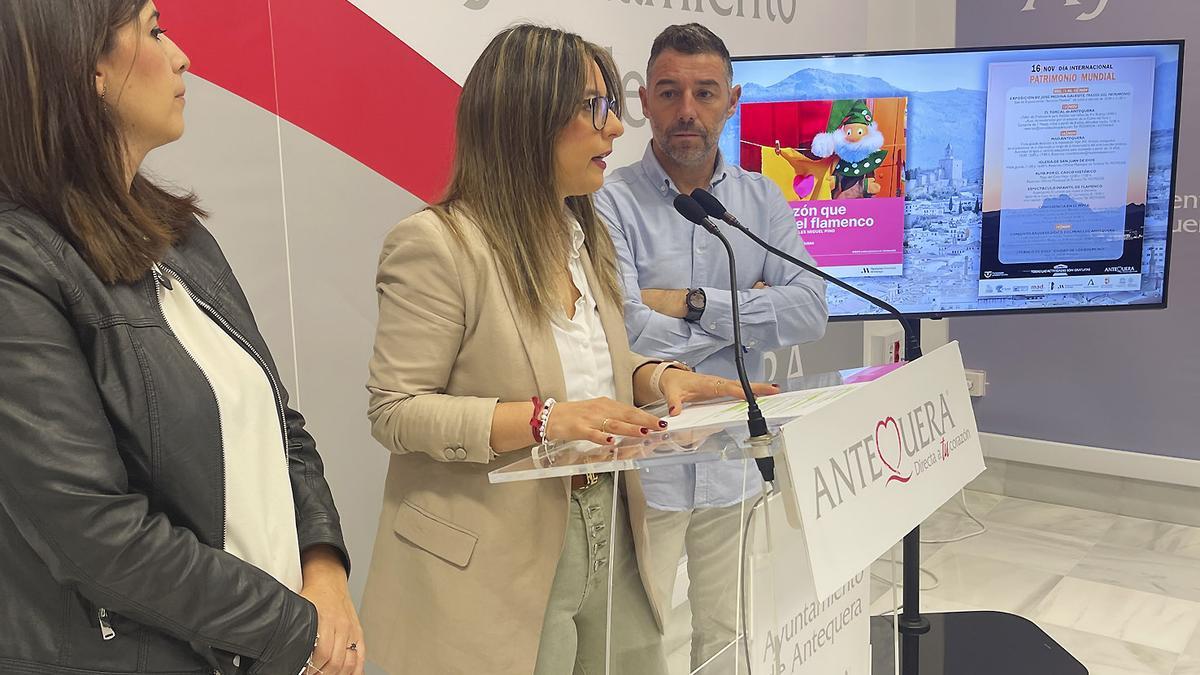 El teniente de alcalde delegado de Patrimonio Mundial, Juan Rosas, la teniente de alcalde de Turismo y Patrimonio Histórico, Ana Cebrián, y la teniente de alcalde de Cultura y Tradiciones, Elena Melero, han presentado el programa de actividades