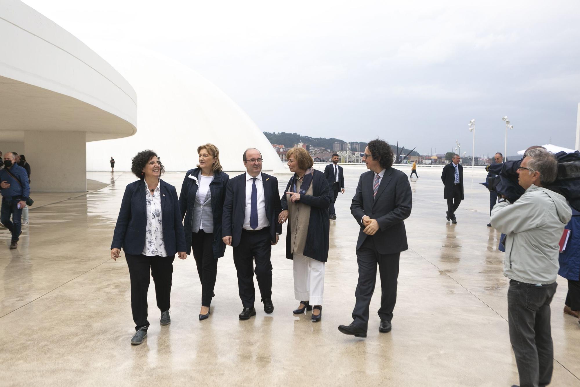 El Ministro de Cultura, Miquel Iceta, visita el Centro Niemeyer