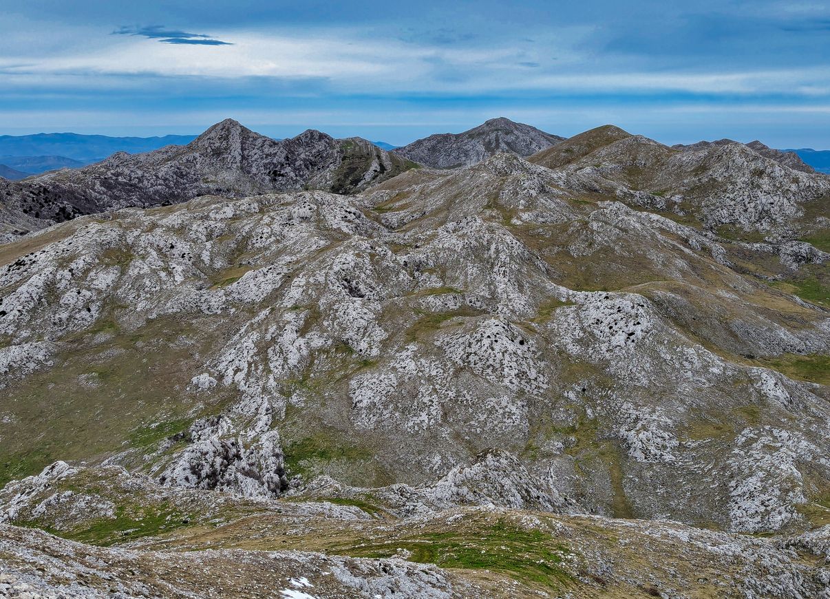 Así es la Sierra de Aramo vista desde los municipios de El Gamoniteiru, Quirós, Riosa y Morcín, Asturias, España