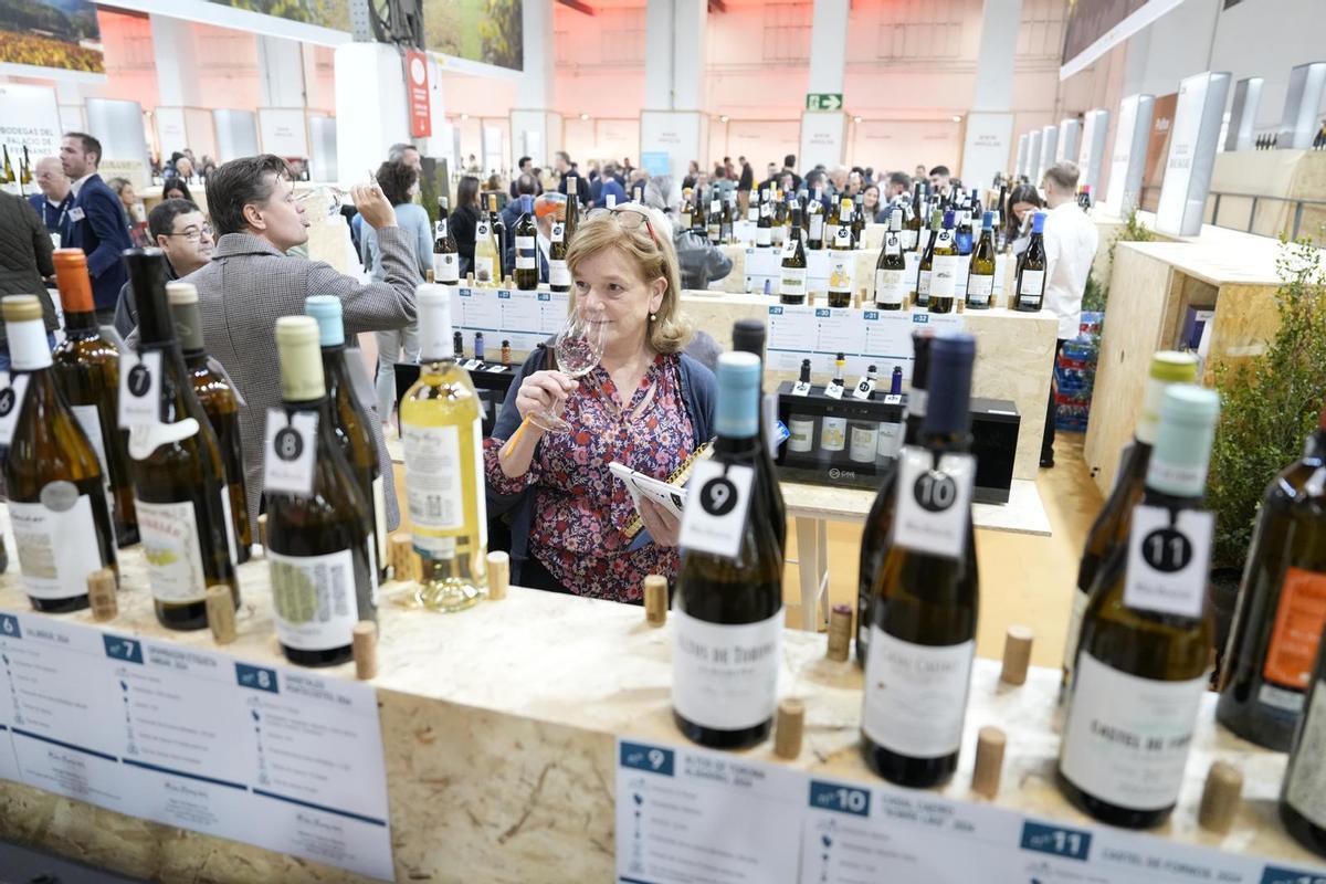 Ambiente en la sexta edición de la Barcelona Wine Week (BWW), que se celebra hasta el miércoles en la Fira de Barcelona.