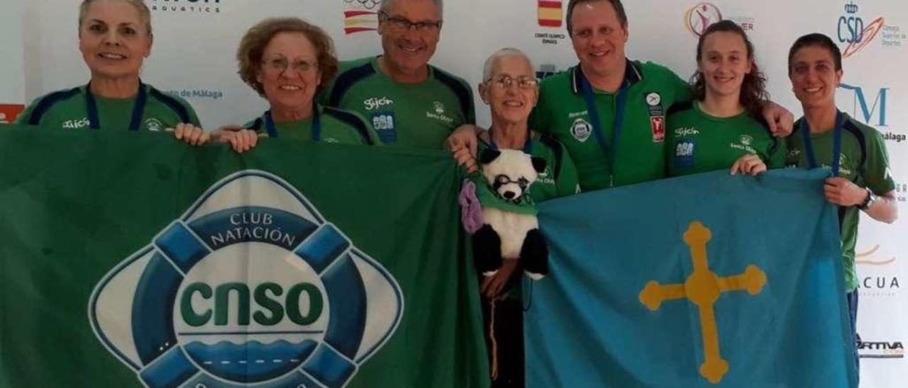 Los participantes master olayistas posan durante su estancia en el Campeonato de España disputado en Málaga.