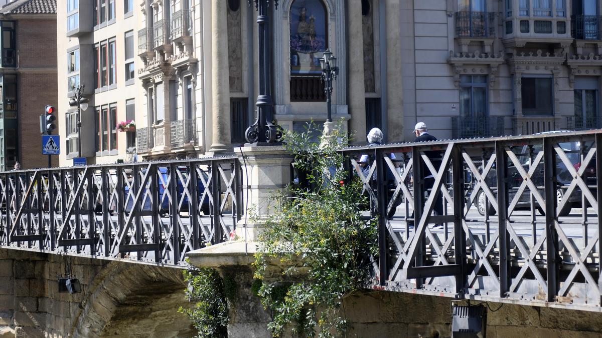 Algunos vecinos amenazan con cortar 30 minutos el tráfico del Puente Viejo