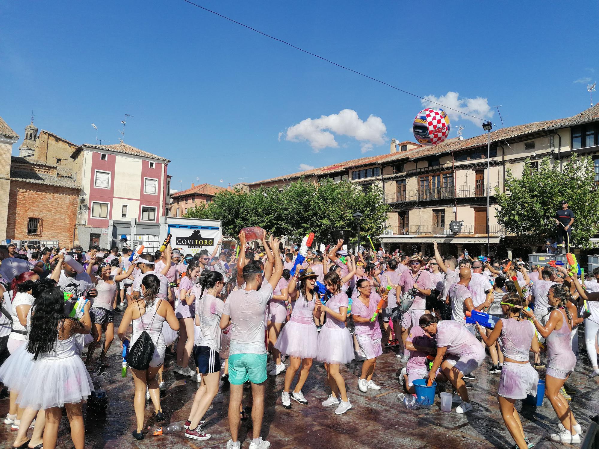 "Toro en su tinta" tiñe de color las fiestas