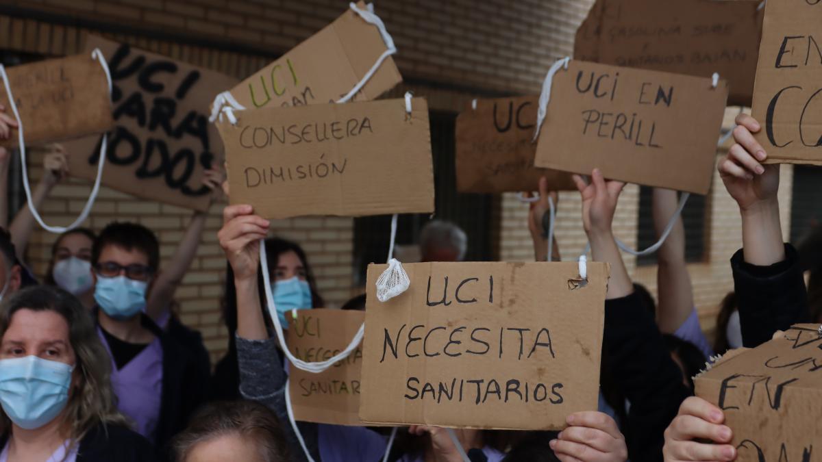 Protesta del personal del Hospital General de Castelló la semana pasada para reclamar más plazas estructurales.