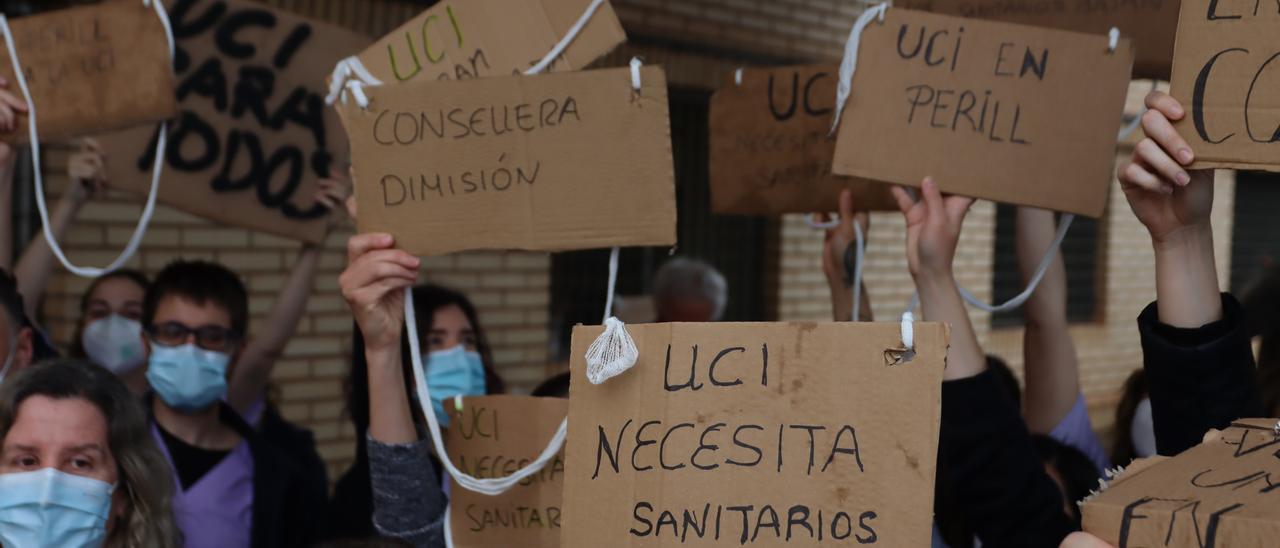 Protesta del personal del Hospital General de Castelló la semana pasada para reclamar más plazas estructurales.