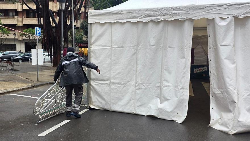 Herida una mujer tras desplomarse las luces de una falla en València