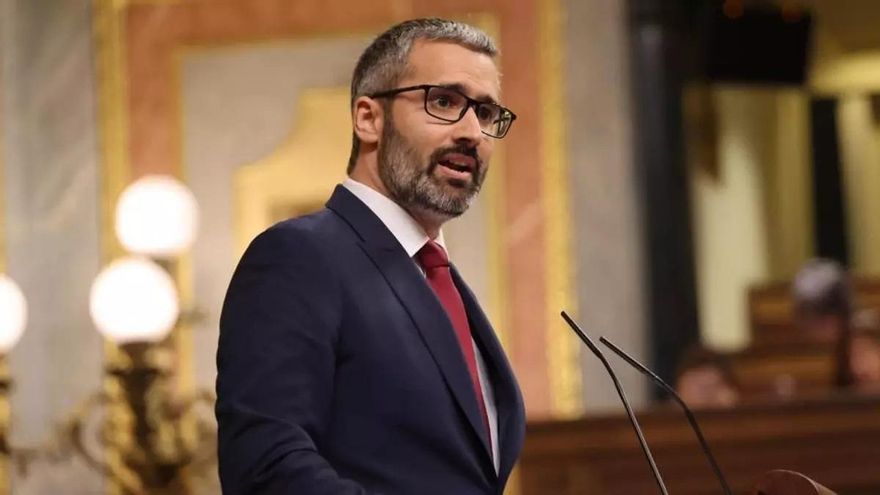 Francisco Lucas acusa a Miras de "alimentar el odio" por eliminar el programa de lengua árabe
