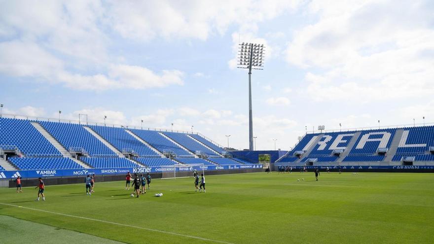 Una auditoría interna obliga a cambiar el césped del Ibercaja Estadio.