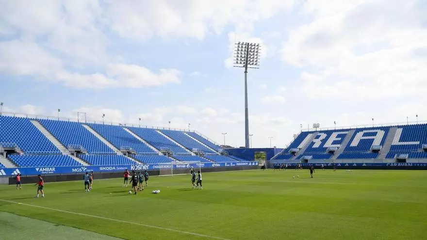 Una auditoría interna obliga a cambiar el césped del Ibercaja Estadio.