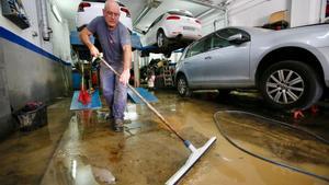 «Sento impotència, l’aigua ho va arrasar tot»: parlen els afectats per les inundacions de Terrassa