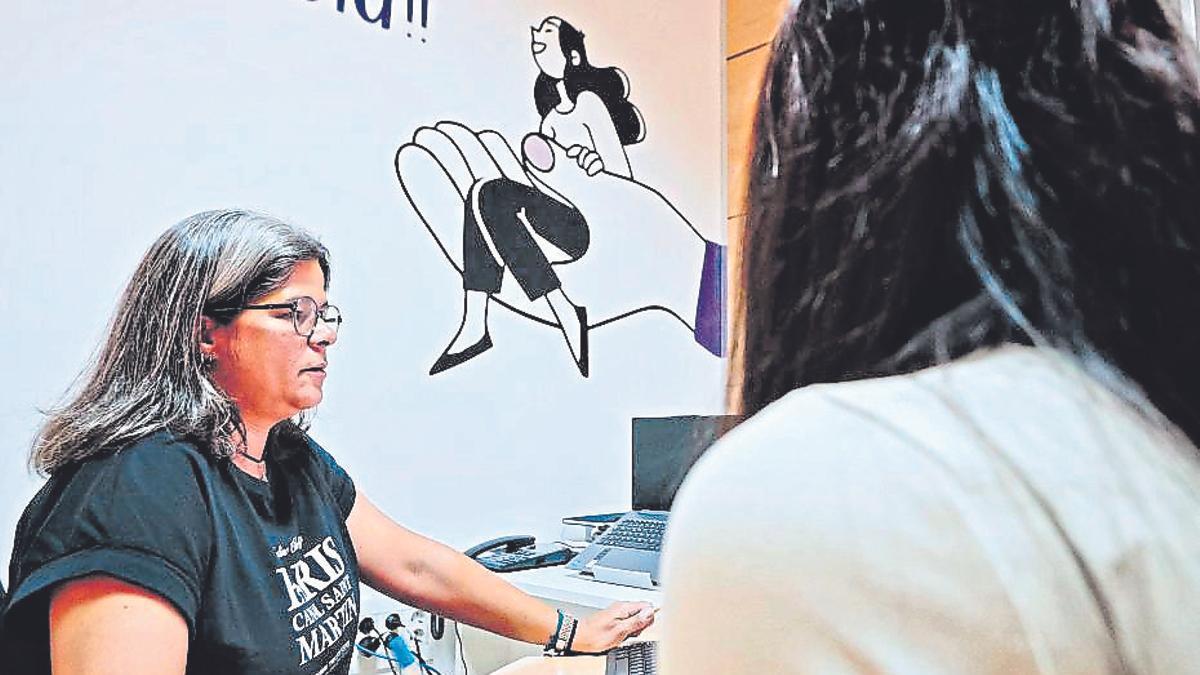 Las trabajadoras de uno de los centros de crisis canarios.