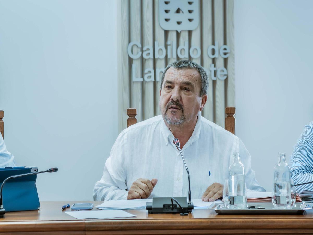 El consejero de Transporte, Miguel Ángel Jiménez, durante un pleno.