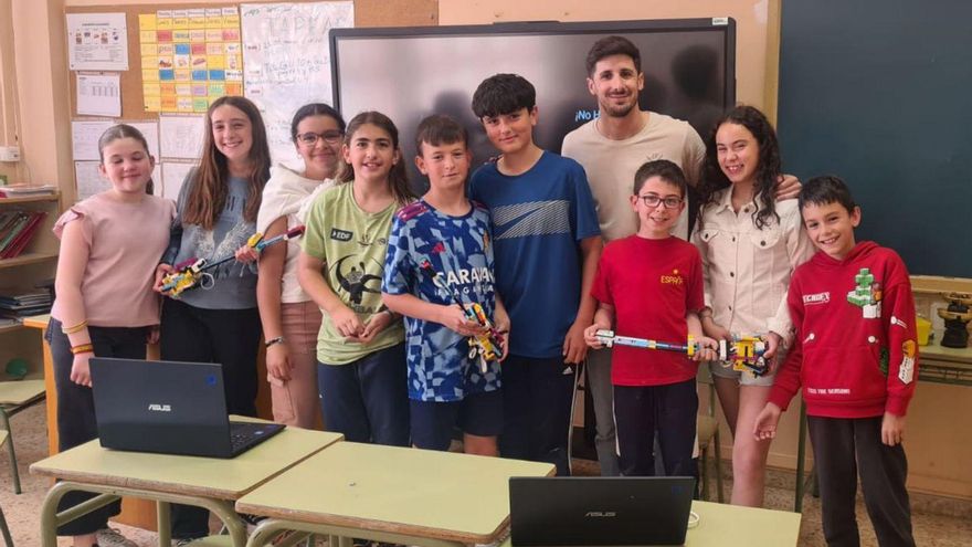Entre otros, recibió una ayuda la extraescolar de robótica en el colegio Belia. | SERVICIO ESPECIAL