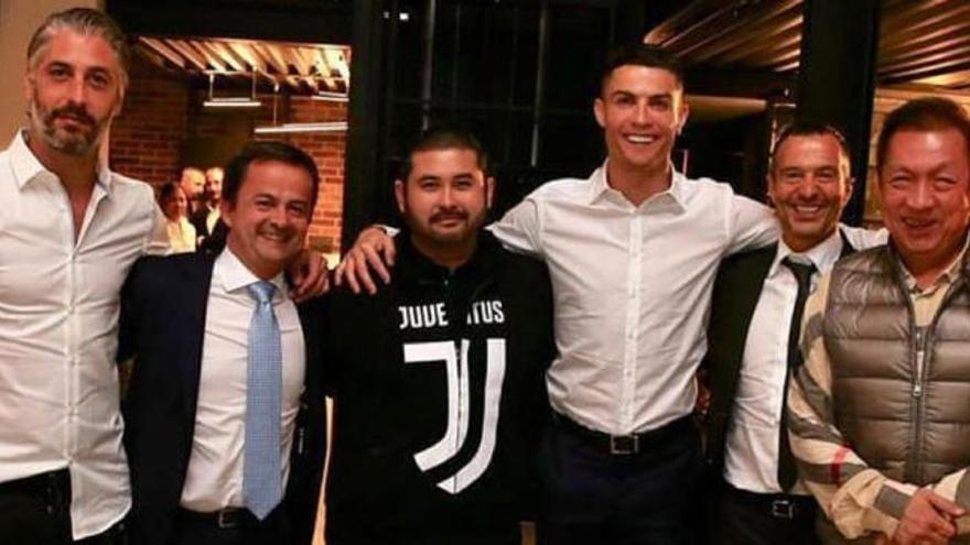 Cristiano, Lim y Mendes con más invitados en Turín.