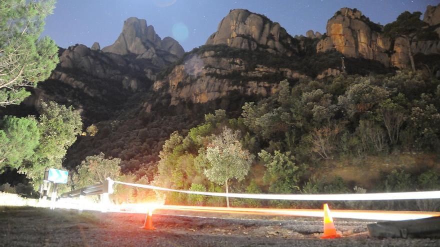 Revolt per on el vehicle va sortir de la calçada i es va precipitar muntanya avall