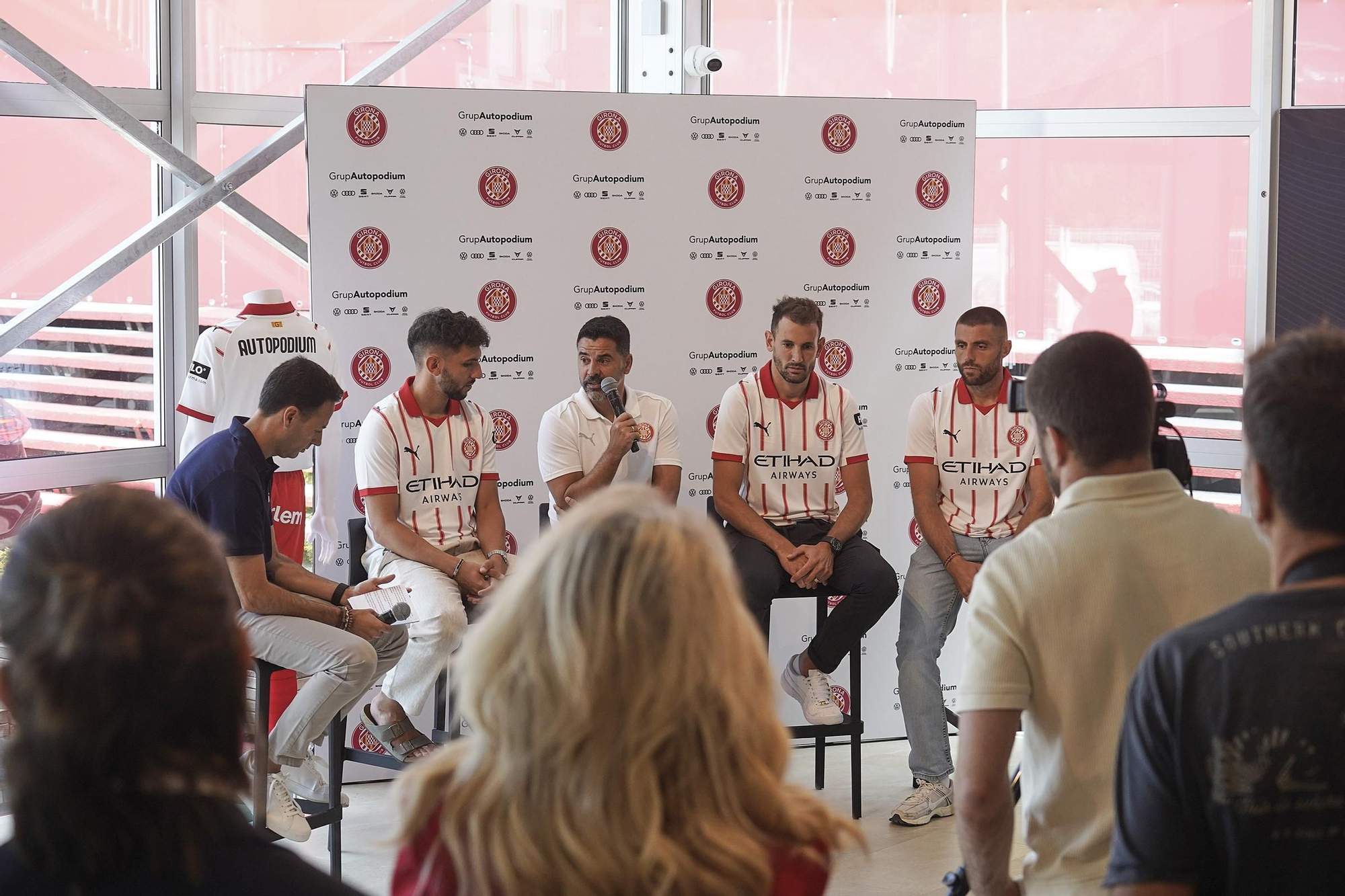 Les imatges de l’acord de patrocini entre el Girona FC i el Grup Autopodium