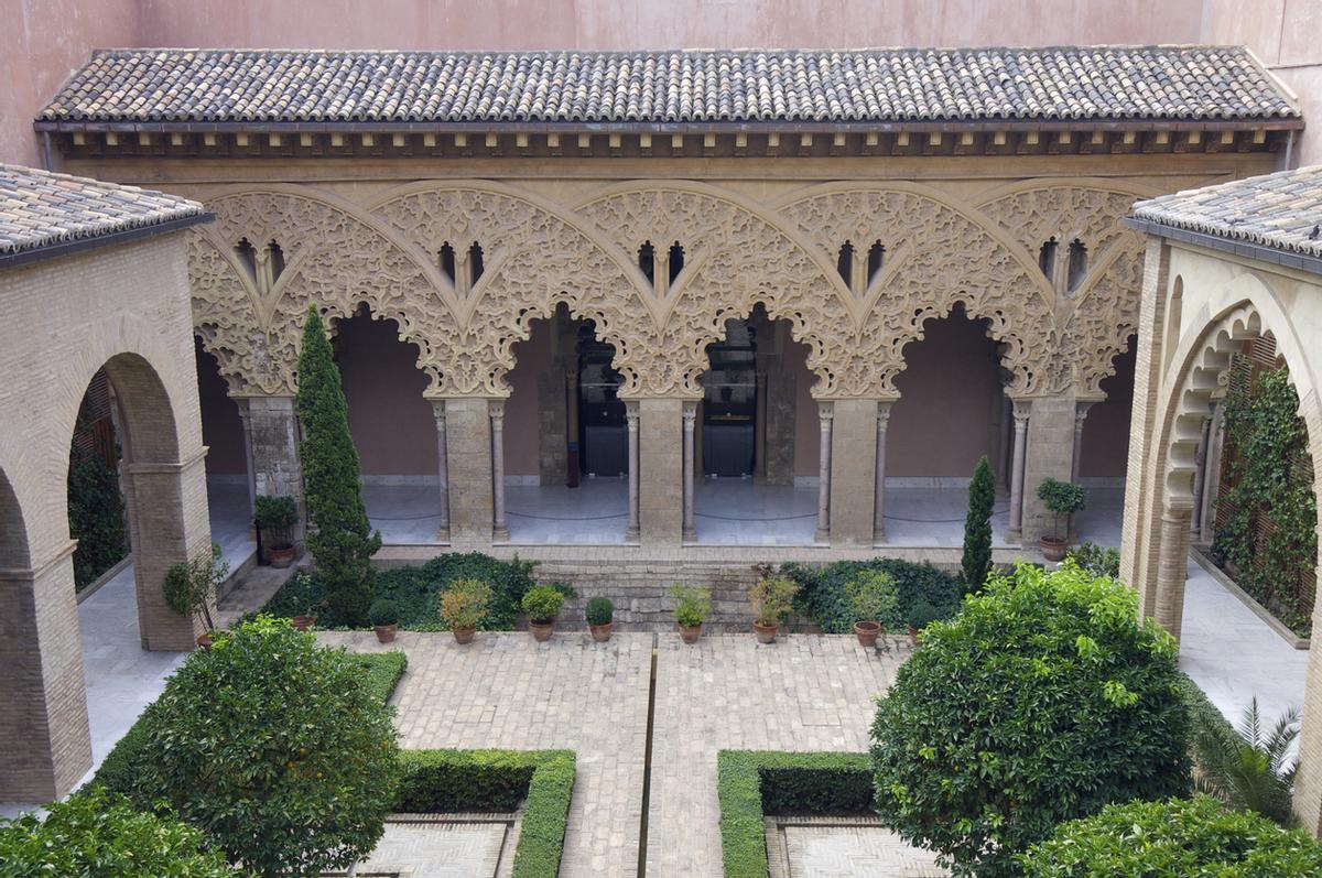 Fue residencia palaciega de los Reyes Católicos.