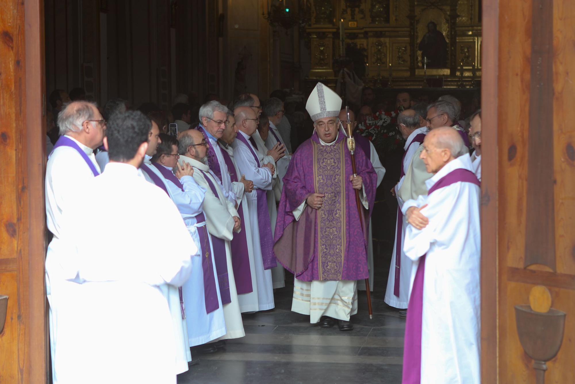 Funeral de Emili Marin, director de la revista Sao y sacerdote