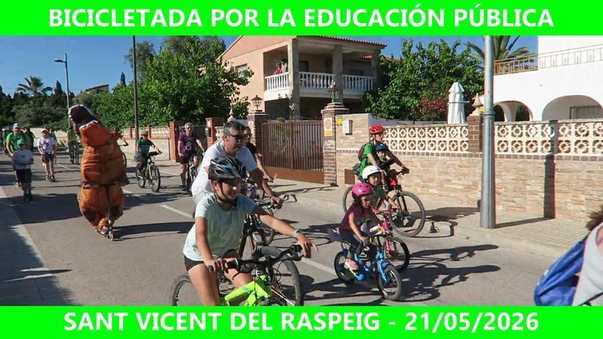 Una bicicletada recorre San Vicente por la educación pública en plena huelga de profesores