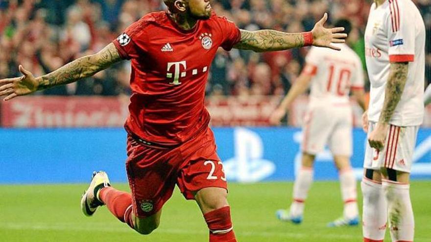 Arturo Vidal corre per celebrar el seu gol, que al final seria l&#039;únic