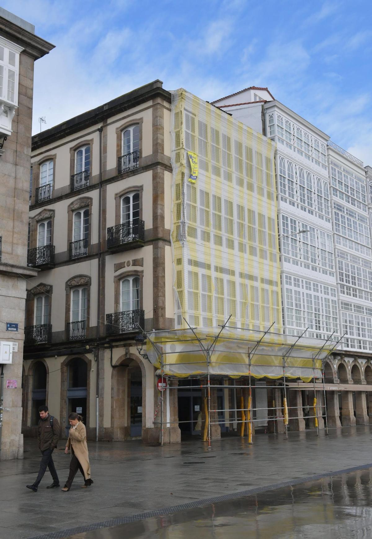 Fachada a la Marina del edificio de Luchana, 1.