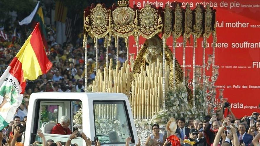 El Papa pide a los jóvenes en el Vía Crucis que no pasen de largo ante el dolor