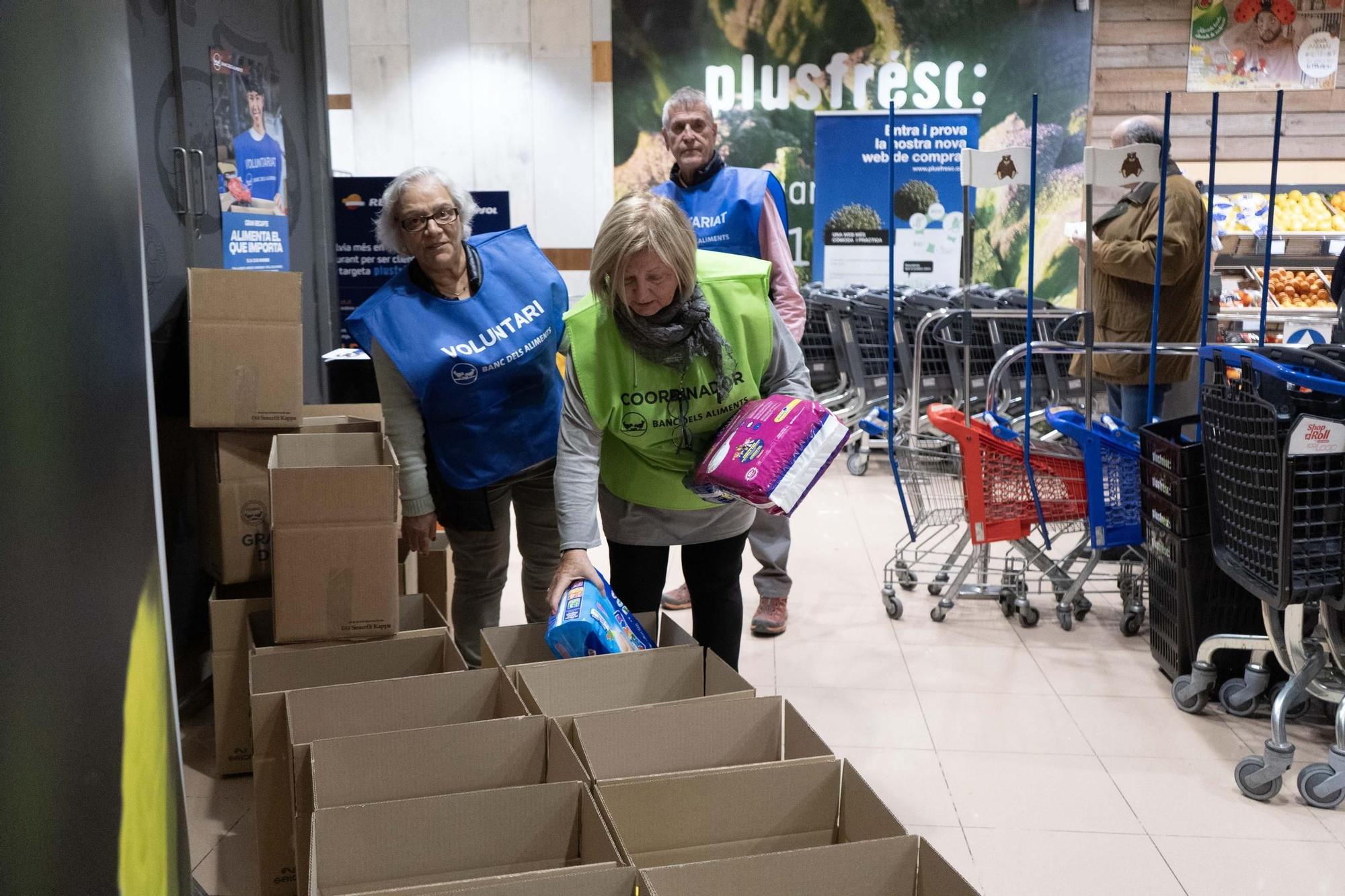 El Gran Recapte d'Aliments en supermercats de Manresa, en imatges