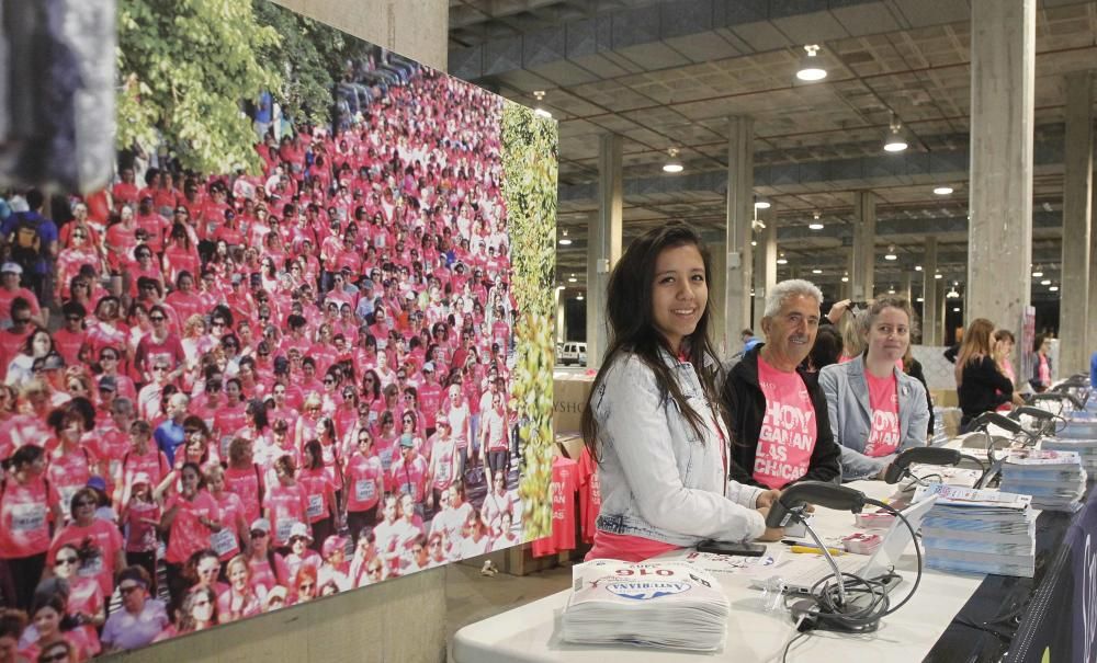 Recogida de dorsales de la Carrera de la Mujer