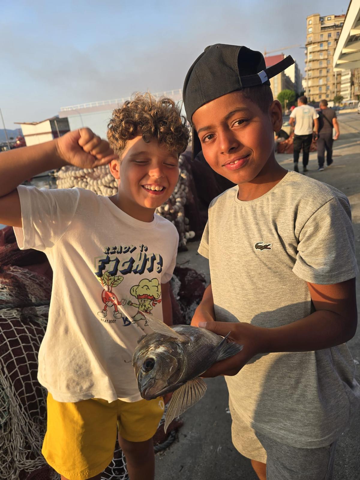 Brahim y Fabio, que descubrieron que adoran pescar.
