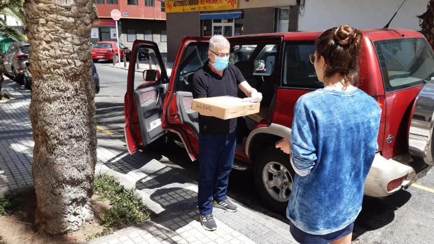 Coronavirus en Canarias | La ULPGC entrega los primeros ordenadores a sus estudiantes con brecha digital