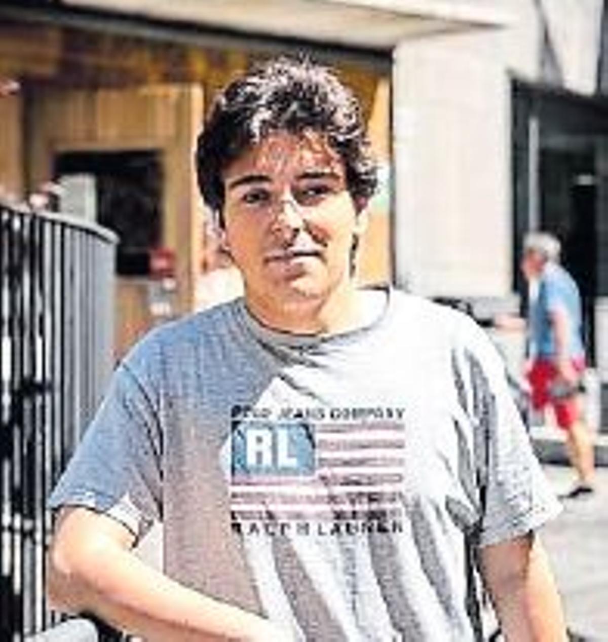 Tras dos años compartiendo piso, ha vuelto a casa con su familia.