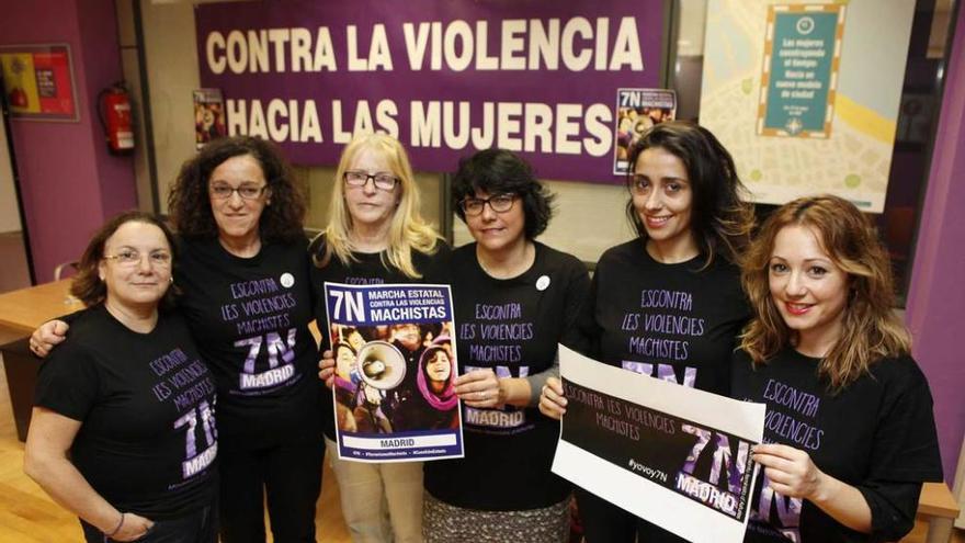 De izquierda a derecha, Begoña Piñera, Charo Menéndez, Aurora Valdés, Ana Alonso, Alejandra Matallanas y Mayca Barros, ayer, en la Casa de Encuentro de las Mujeres en Gijón.