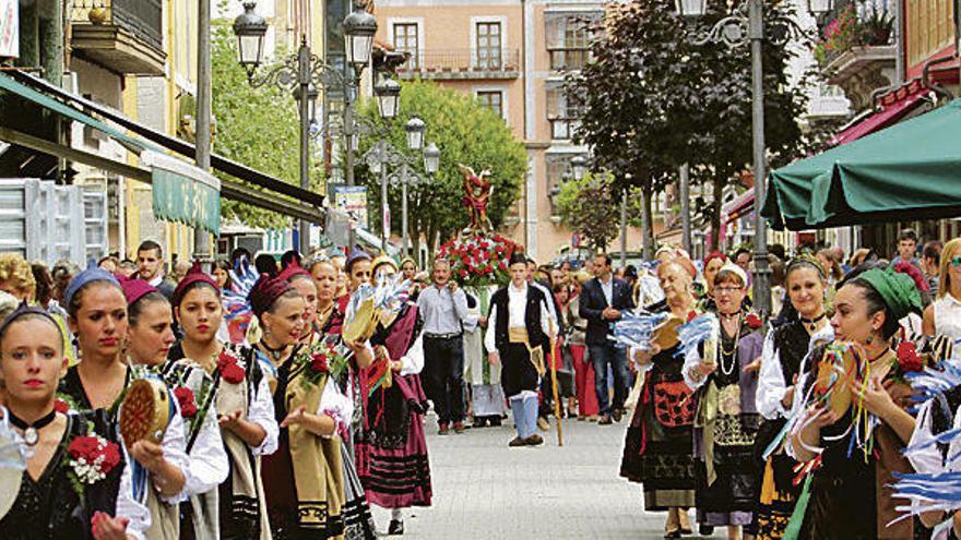 La procesión en honor a San Miguel.