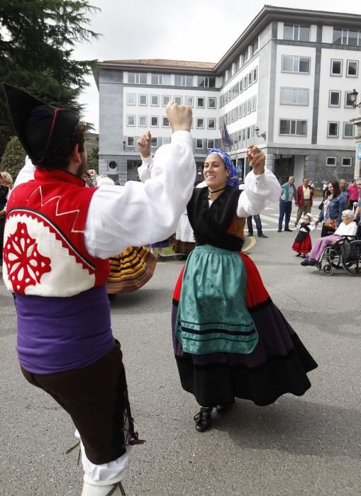 Oviedo celebra el día grande de San Mateo con 7.000 bollos preñaos